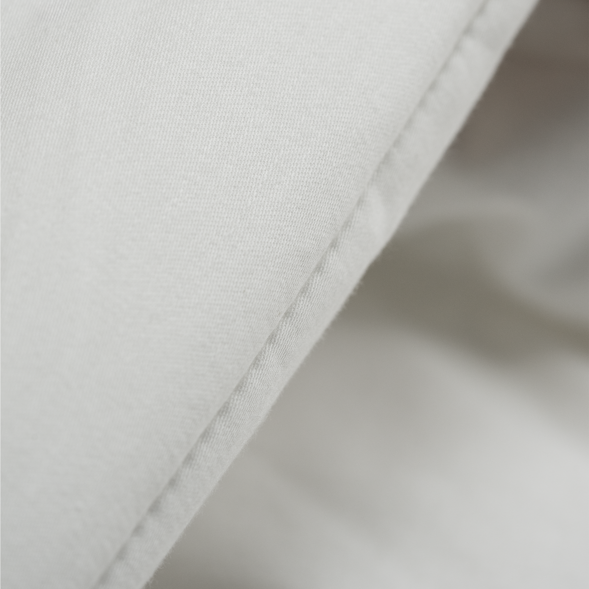 Close-up of the duvet insert edge stitching
